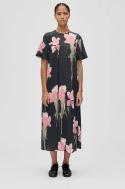 Clearance Stine Goya 2263 Dry Viscose, Flowy Short Sleeve Midi Dresssg-aw25-d164-2263 Melting Flowers