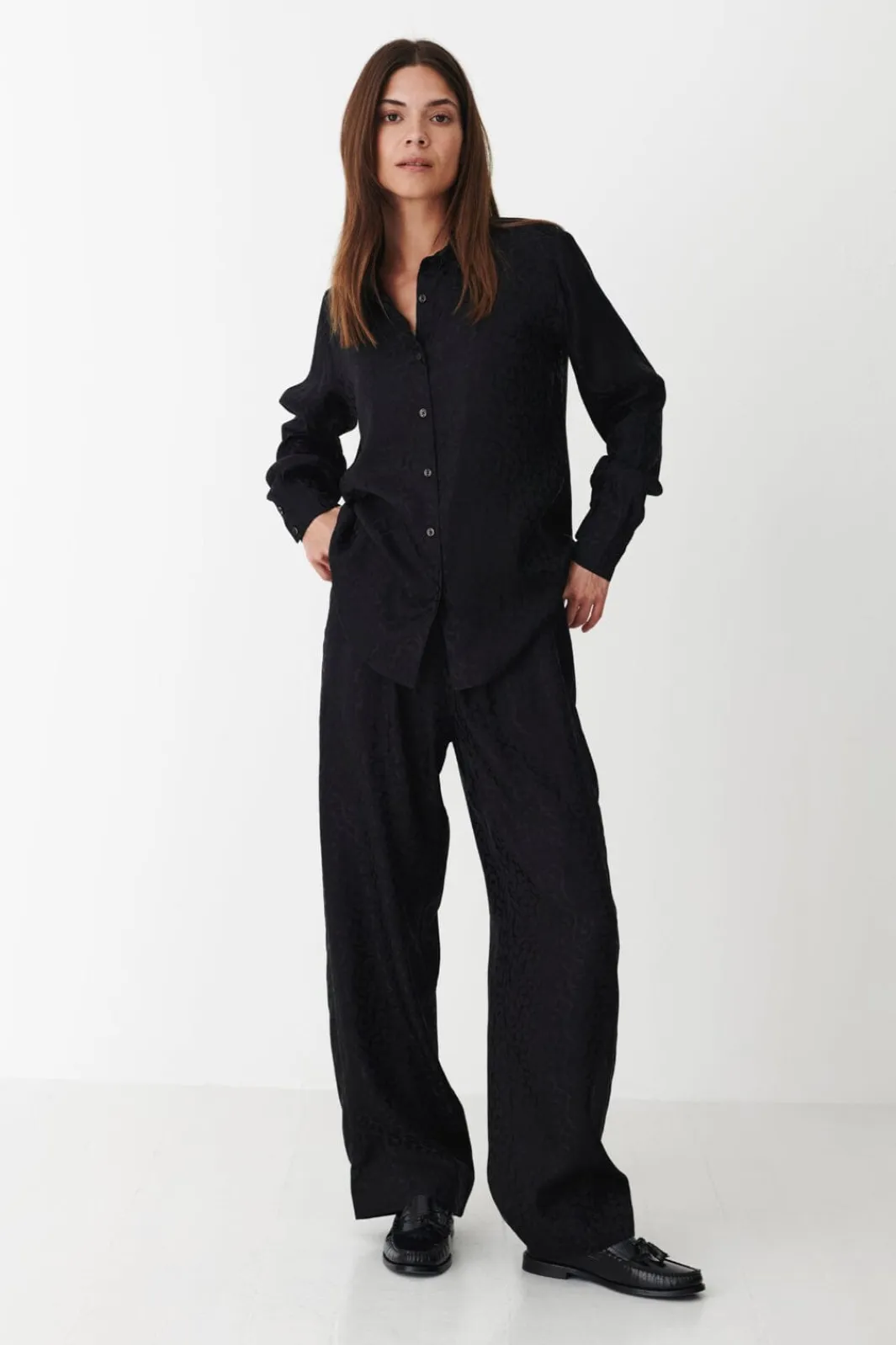 Discount Karmamia Alma Shirt 2241 Black Leo Silk