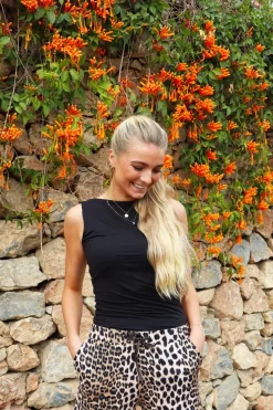 Hot Liberte Alma-Turn-Top Black