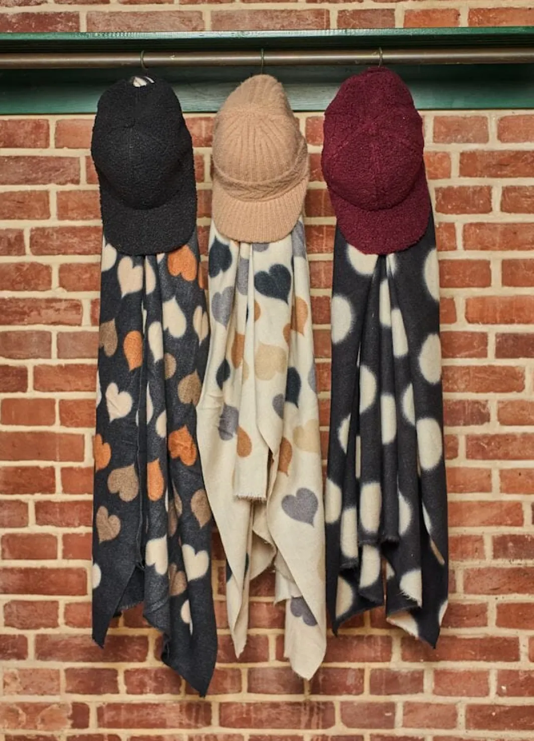 Black Colour Bckita Cap 9780 Wine