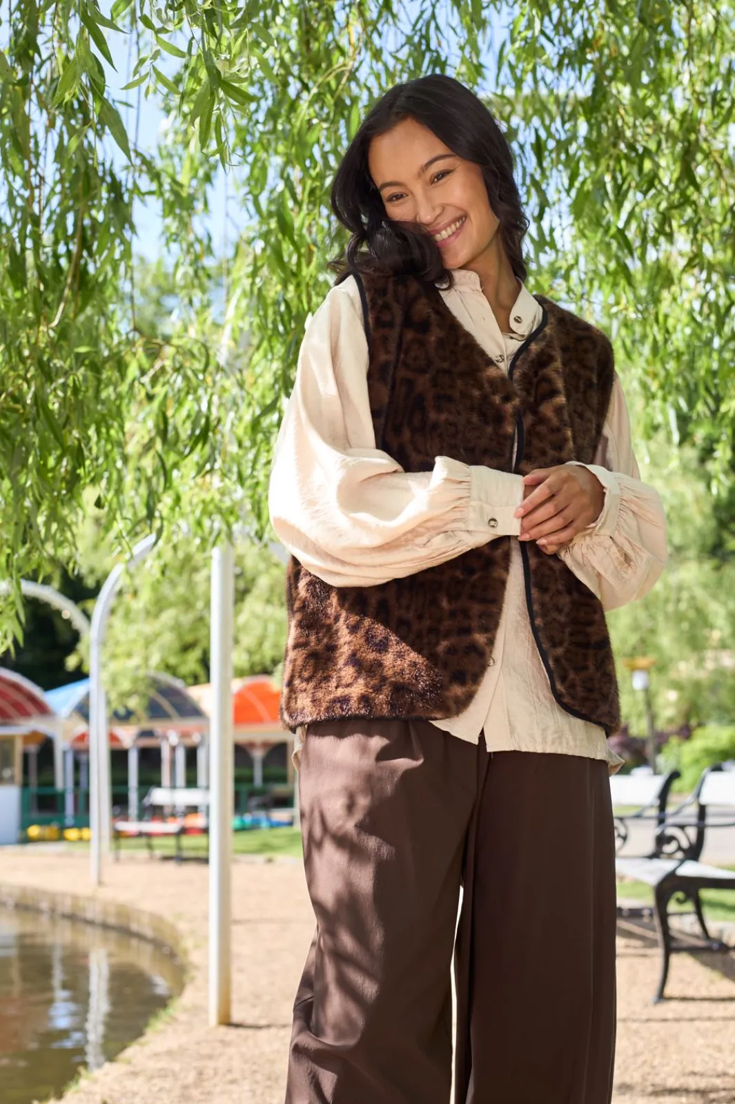 Hot Black Colour Bcshanti Vest 40954 Brown Leo