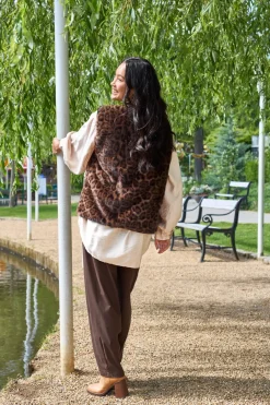 Hot Black Colour Bcshanti Vest 40954 Brown Leo