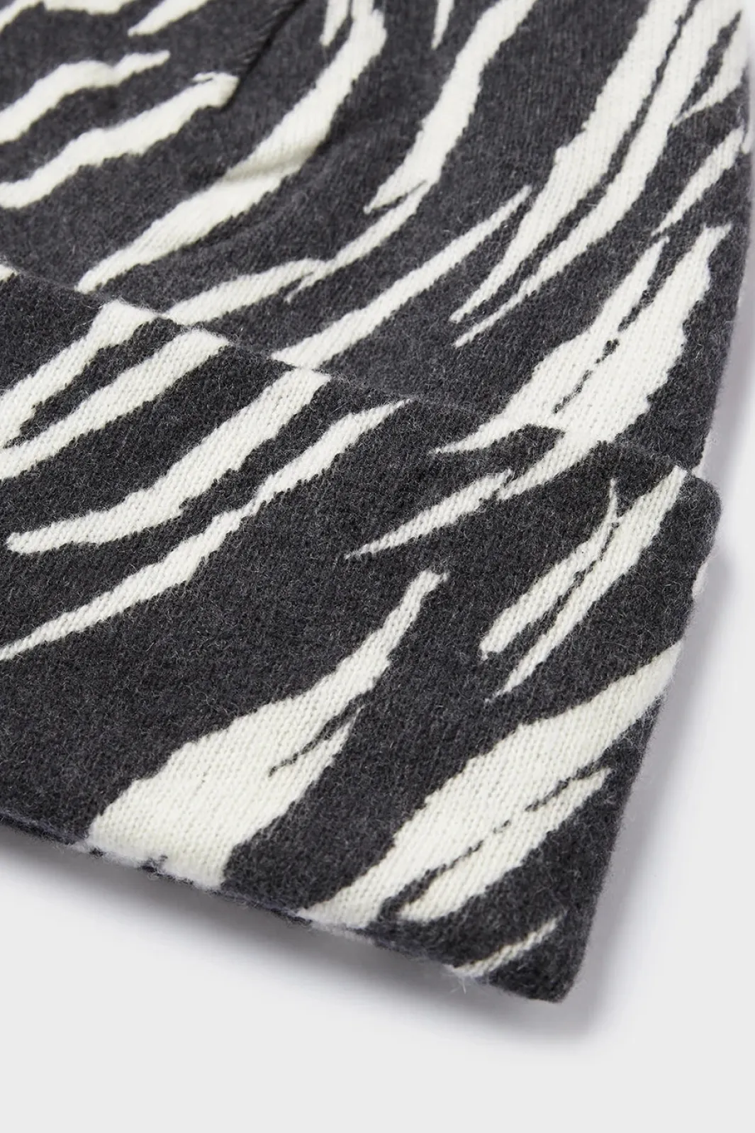 Discount Lala Berlin Beanie Bina 10020106 Black Tiger
