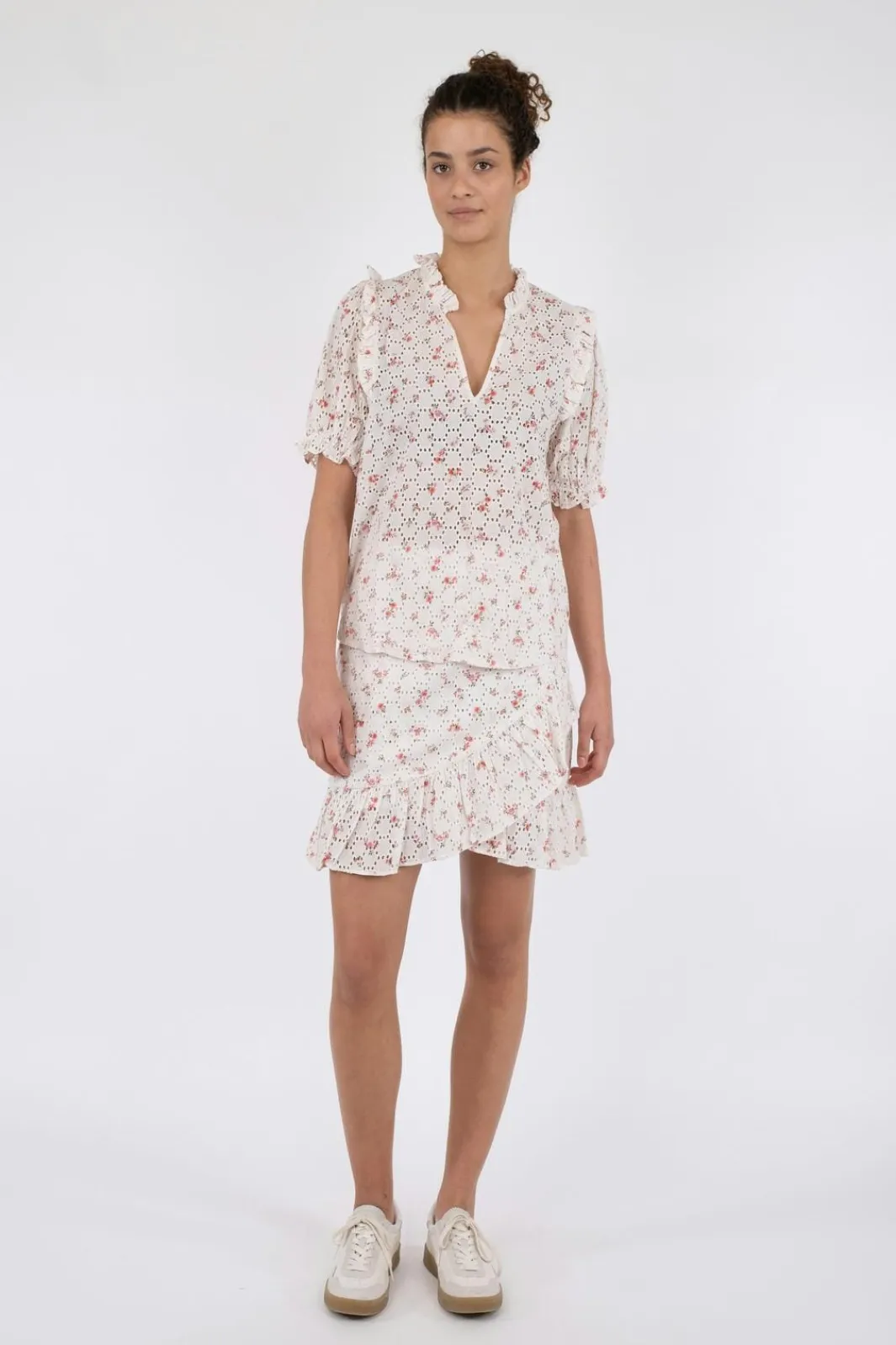 Hot Neo Noir Bekka Embroidery Rose Skirt Pink