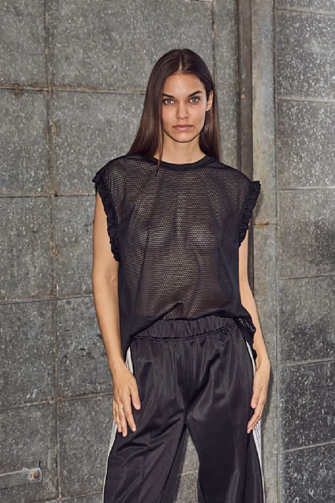 Sale Haute L'Amitié Drift Frill Sports Top HL10106 Black