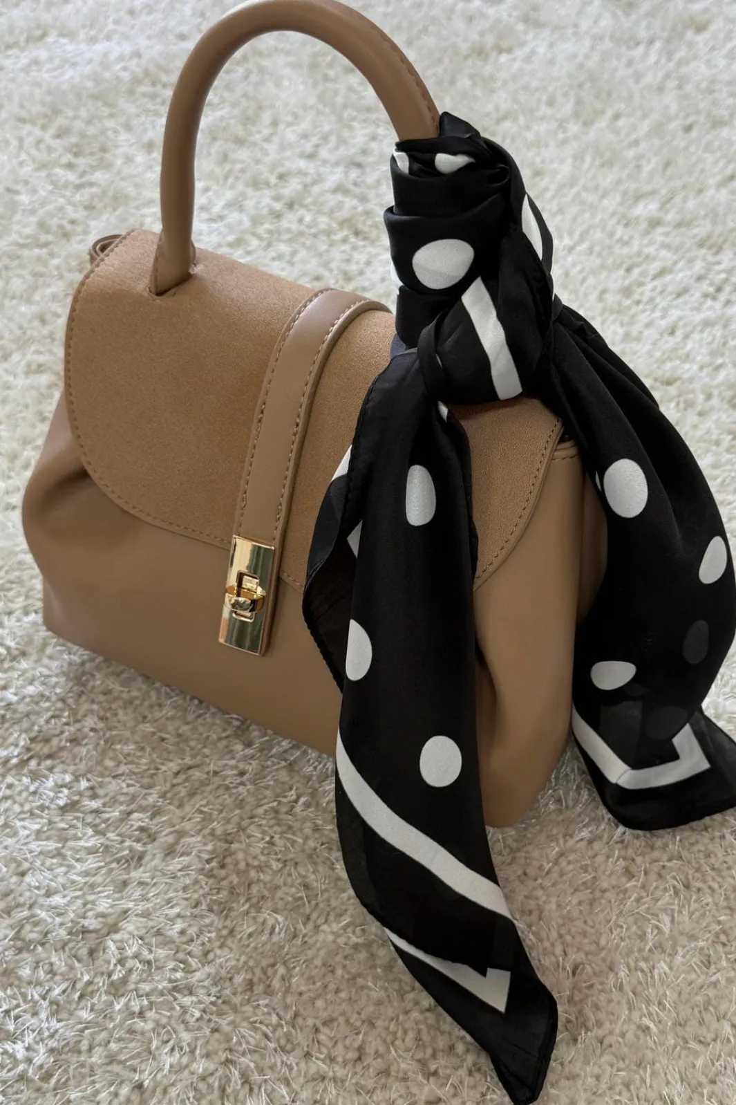 Hot A-bee Elin Scarf Black