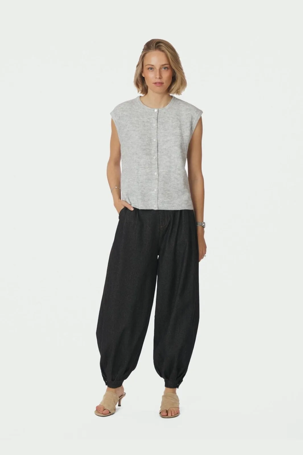 Discount Neo Noir Everest Knit Vest 164870 103