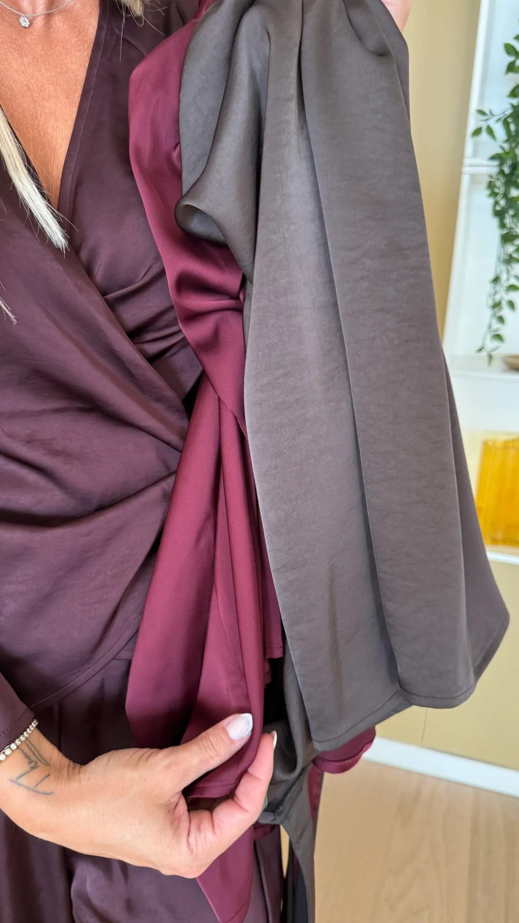 Outlet Valentin Studio Josie Blouse Heavy Satin Dark Brown