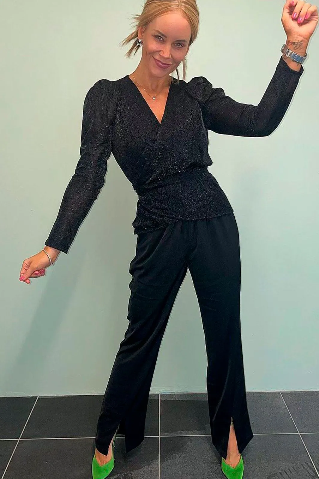 New Valentin Studio Josie Wrap Leo Glimmer Black