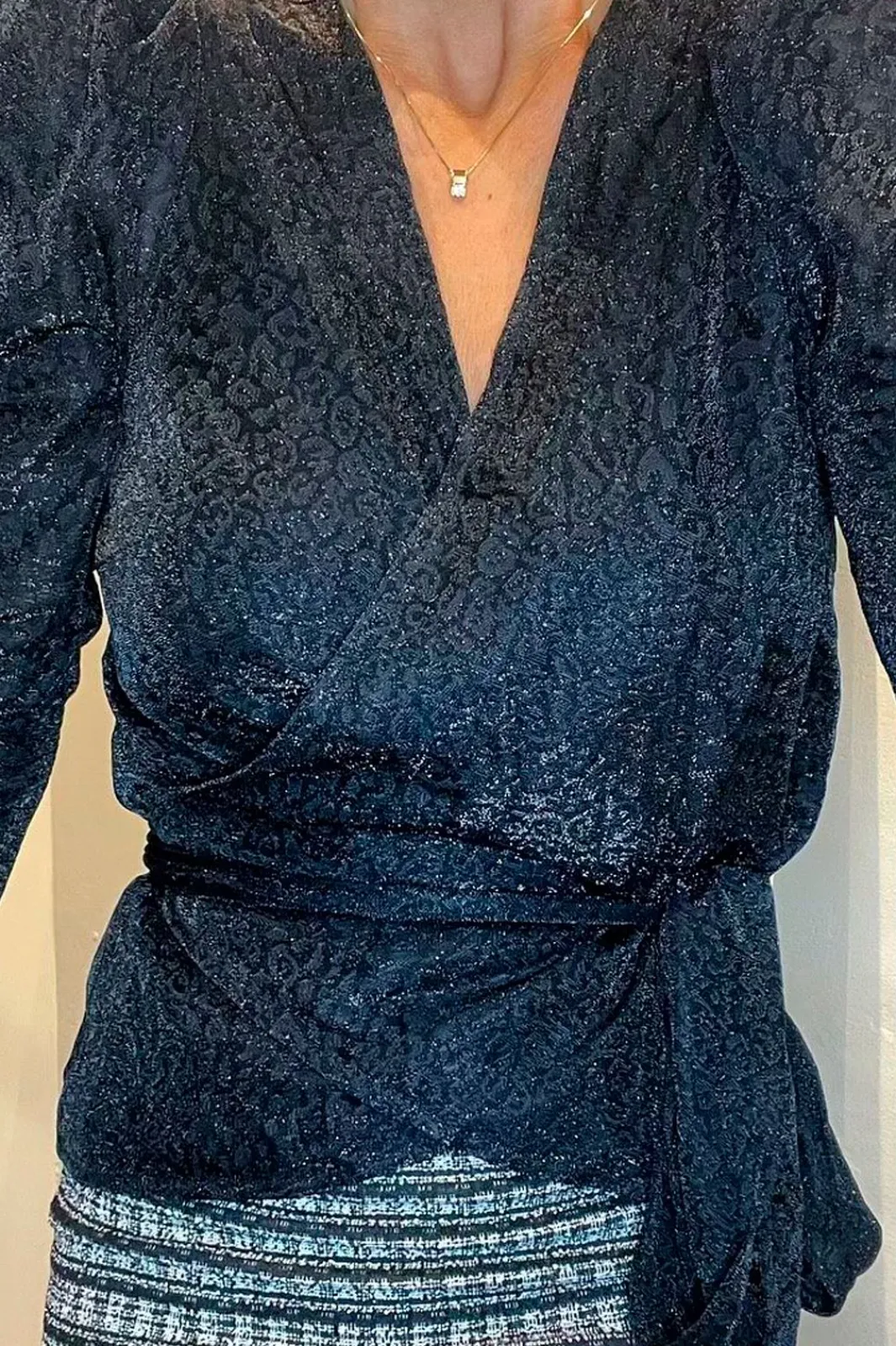 New Valentin Studio Josie Wrap Leo Glimmer Black