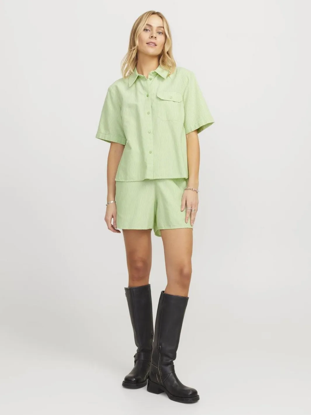 Jjxx Jxsiva Oxford Pocket Shorts Ln 4662423 Parrot Green Blanc De Blanc