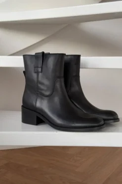 Sale Phenumb Copenhagen Martina Low Black