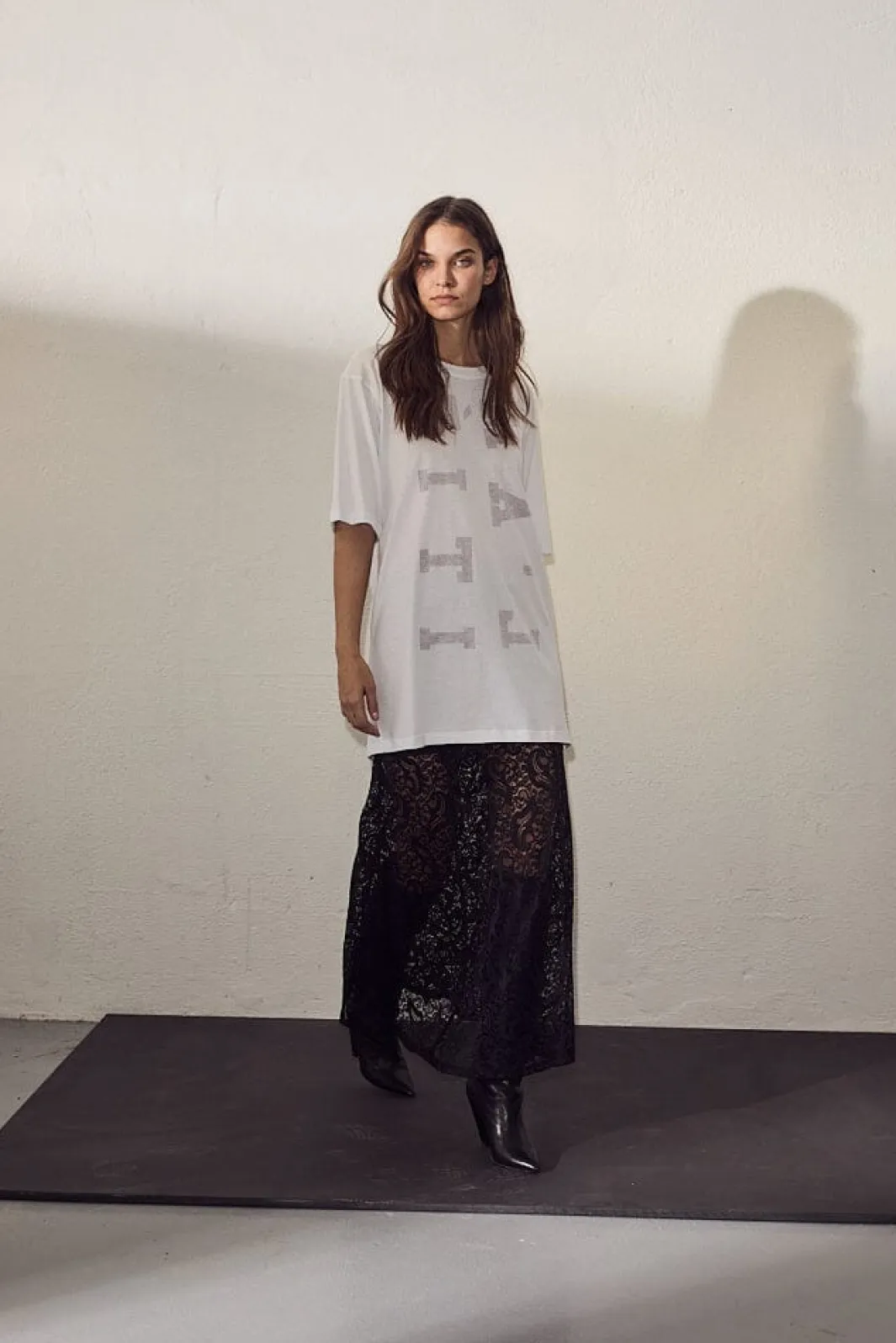 New Haute L'Amitié Maxi Reverse Logo Tee HL10231 White/Black Print
