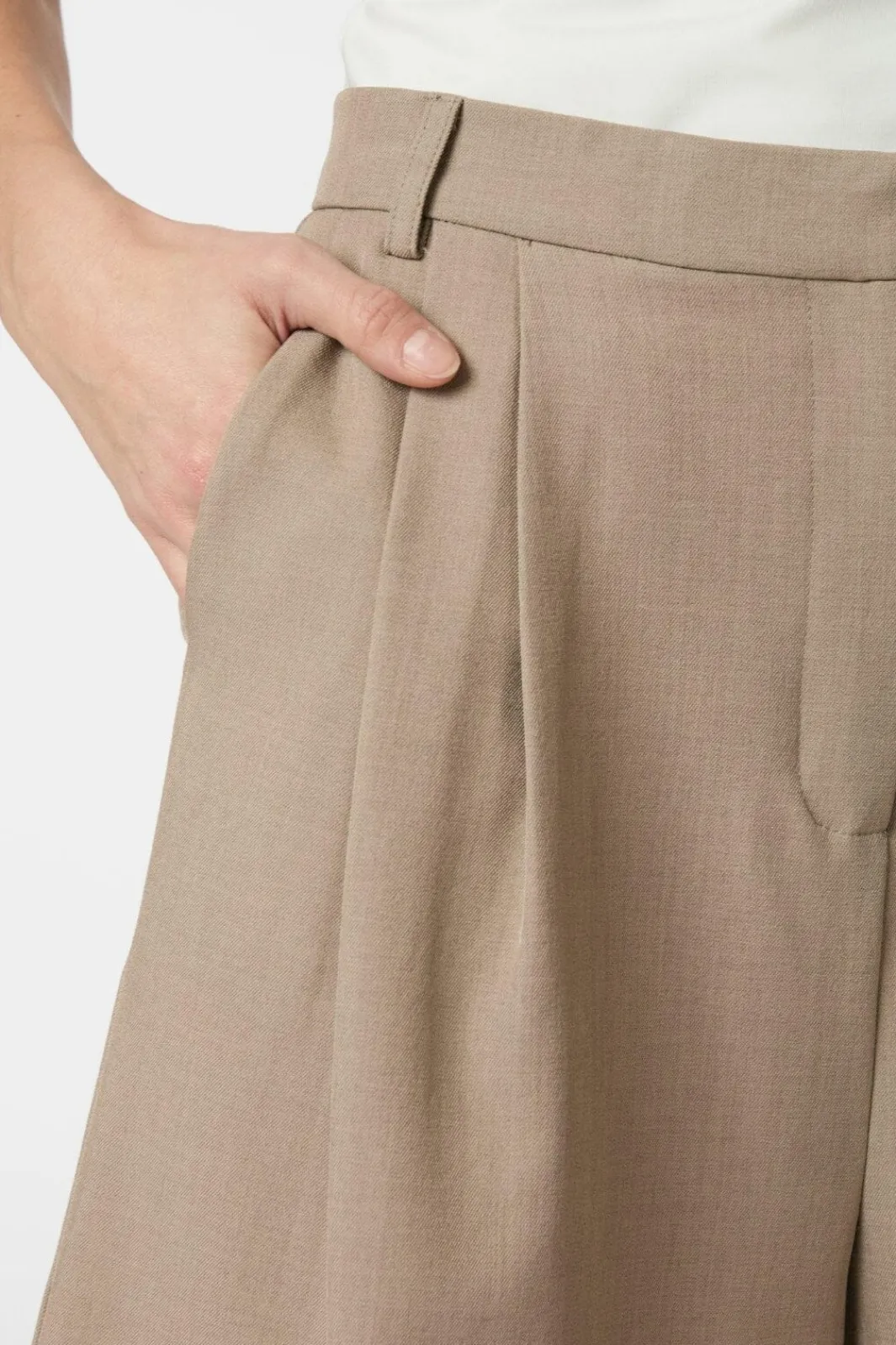 Hot Neo Noir Nika Structure Bermuda Shorts 165353 811