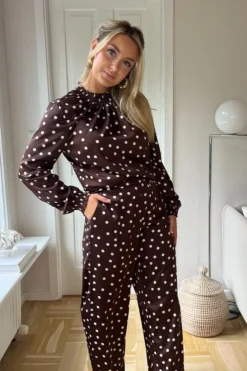 Discount Noisy May Nmbambi L/S Satin Highneck Top 5070527 Chocolate Brown White Polka Dots