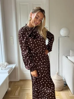 Discount Noisy May Nmbambi L/S Satin Highneck Top 5070527 Chocolate Brown White Polka Dots