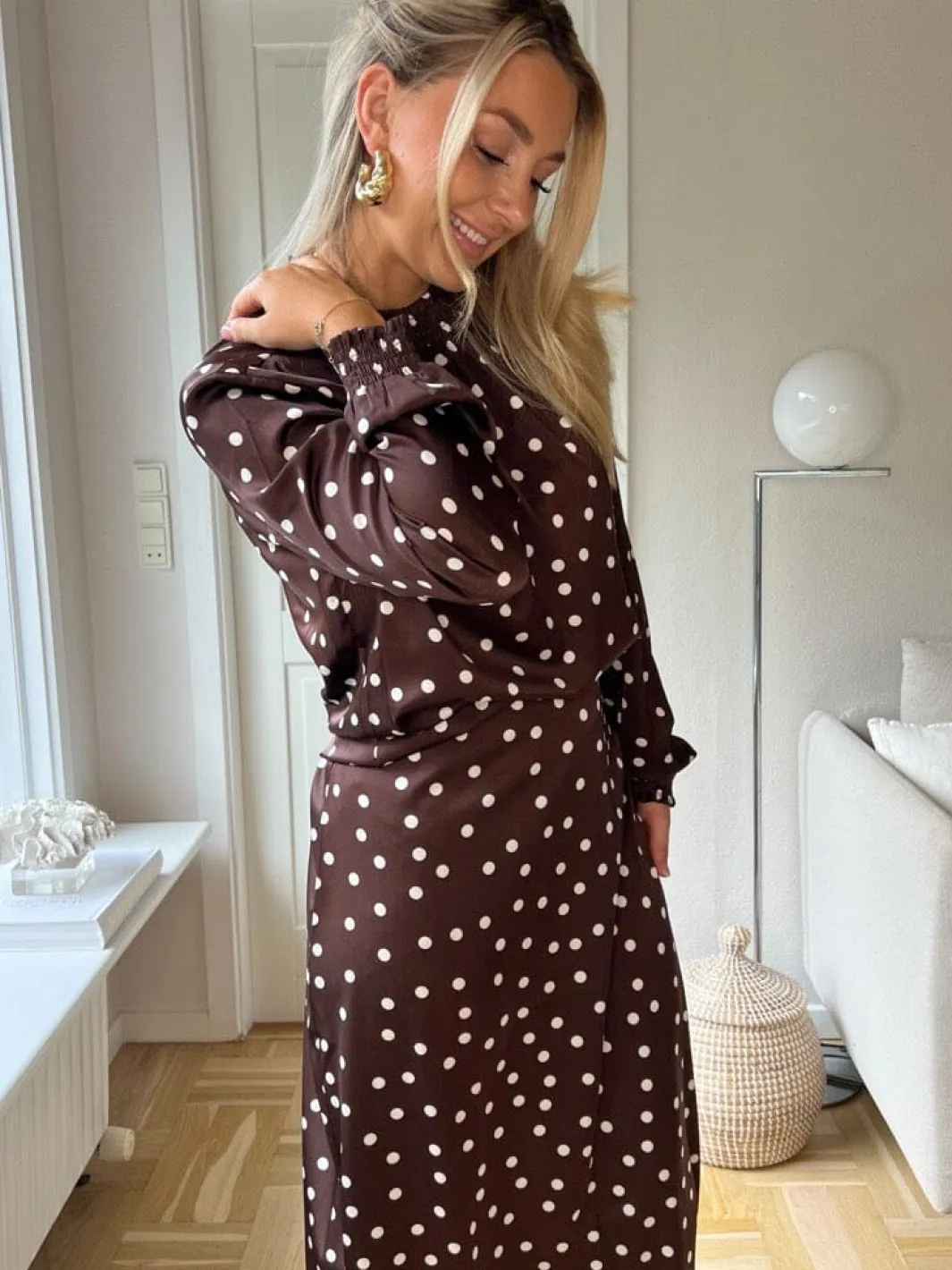 Discount Noisy May Nmbambi L/S Satin Highneck Top 5070527 Chocolate Brown White Polka Dots