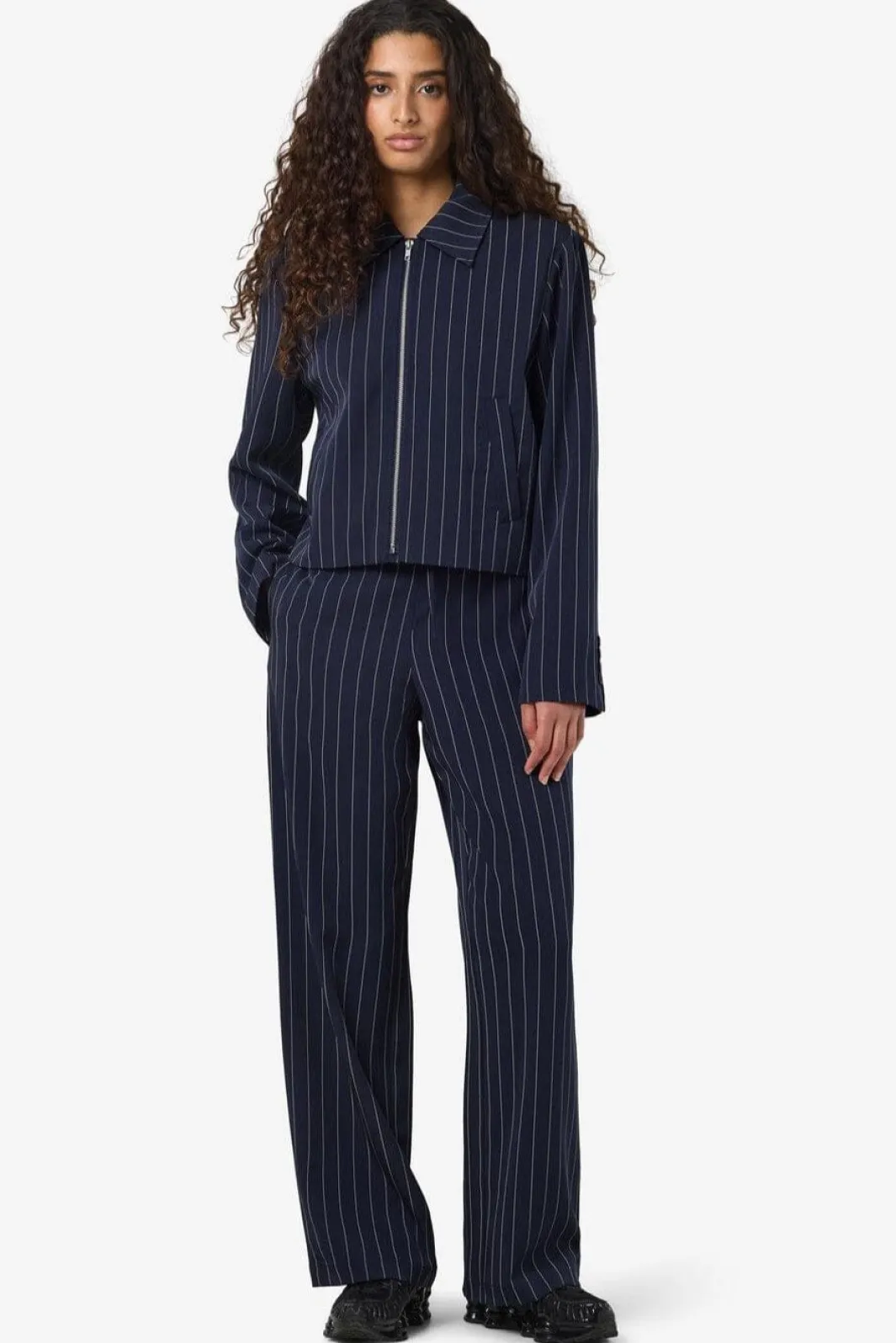 Discount Noisy May Nmella L/S Pinstripe Jacket Fwd 4896947 Navy Blazer White
