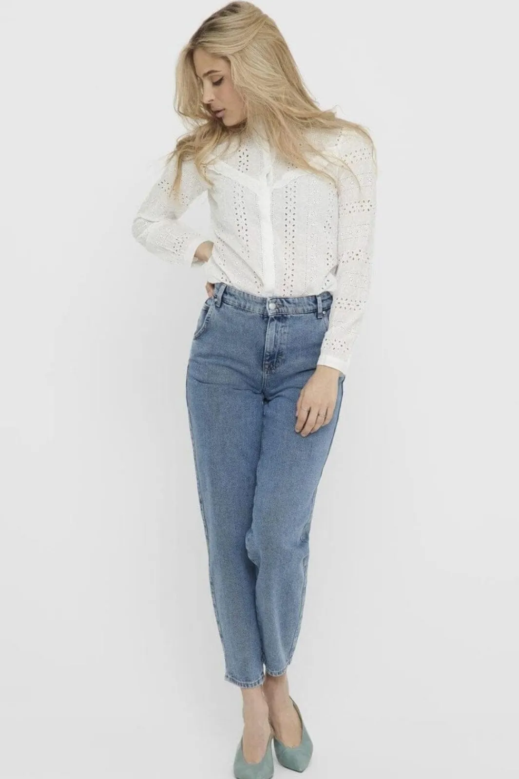 Sale Only Onlmiriam Ls Emb Anglaise Blouse 2961731 Cloud Dancer