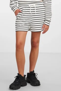 Hot Pieces Pcchilli Summer Shorts Stripe 4410140 Cloud Dancer Black