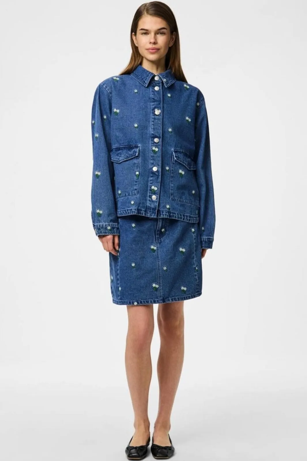 Pieces Pcfreia Short Denim Skirt Fsy 4863460 Medium Blue Denim Flowers