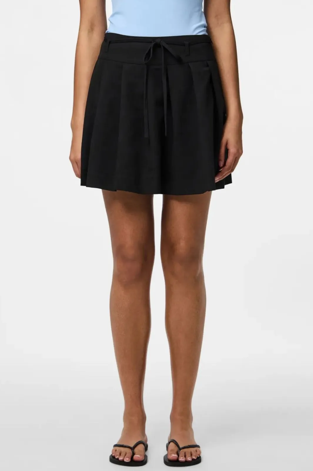 Sale Pieces Pcfrida Short Pleated Skirt Fsy 4860900 Black
