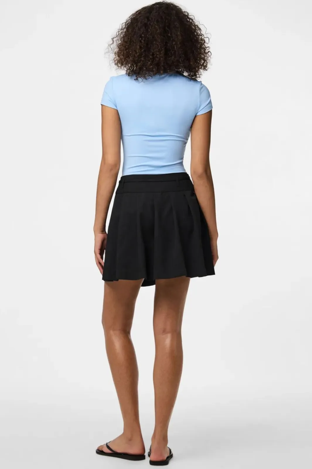 Sale Pieces Pcfrida Short Pleated Skirt Fsy 4860900 Black
