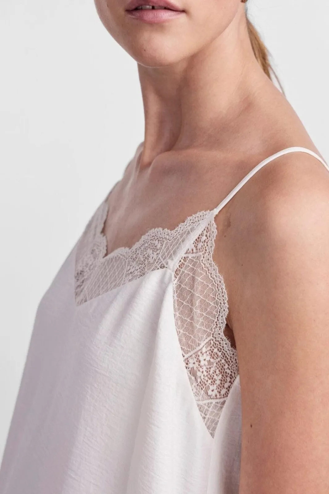 Discount Pieces Pctiffany Strap Lace Top Bc Cloud Dancer