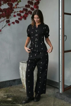 Neo Noir Savy Flower Emb Blouse 166791 100