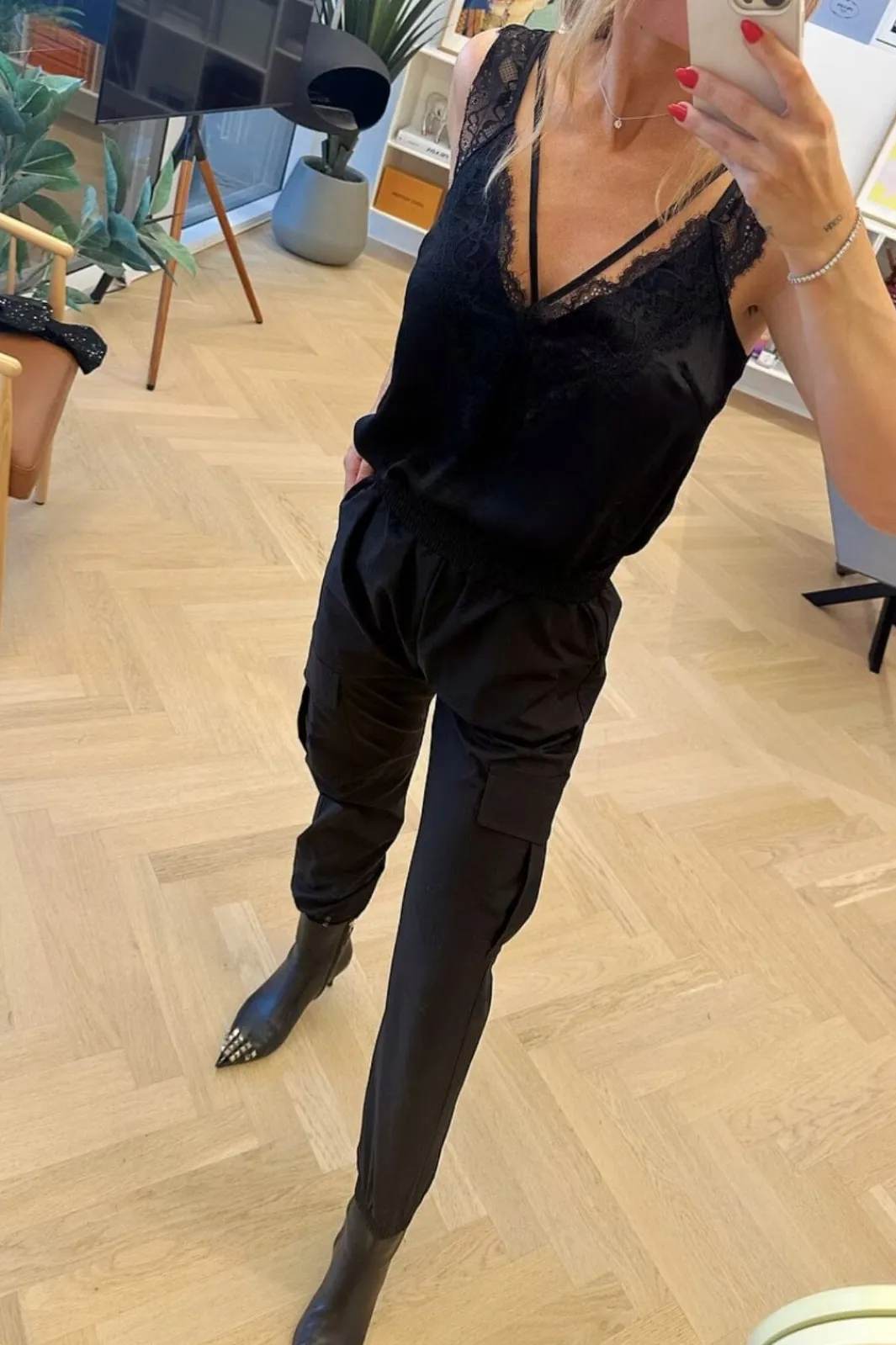 Online Valentin Studio String Top Black