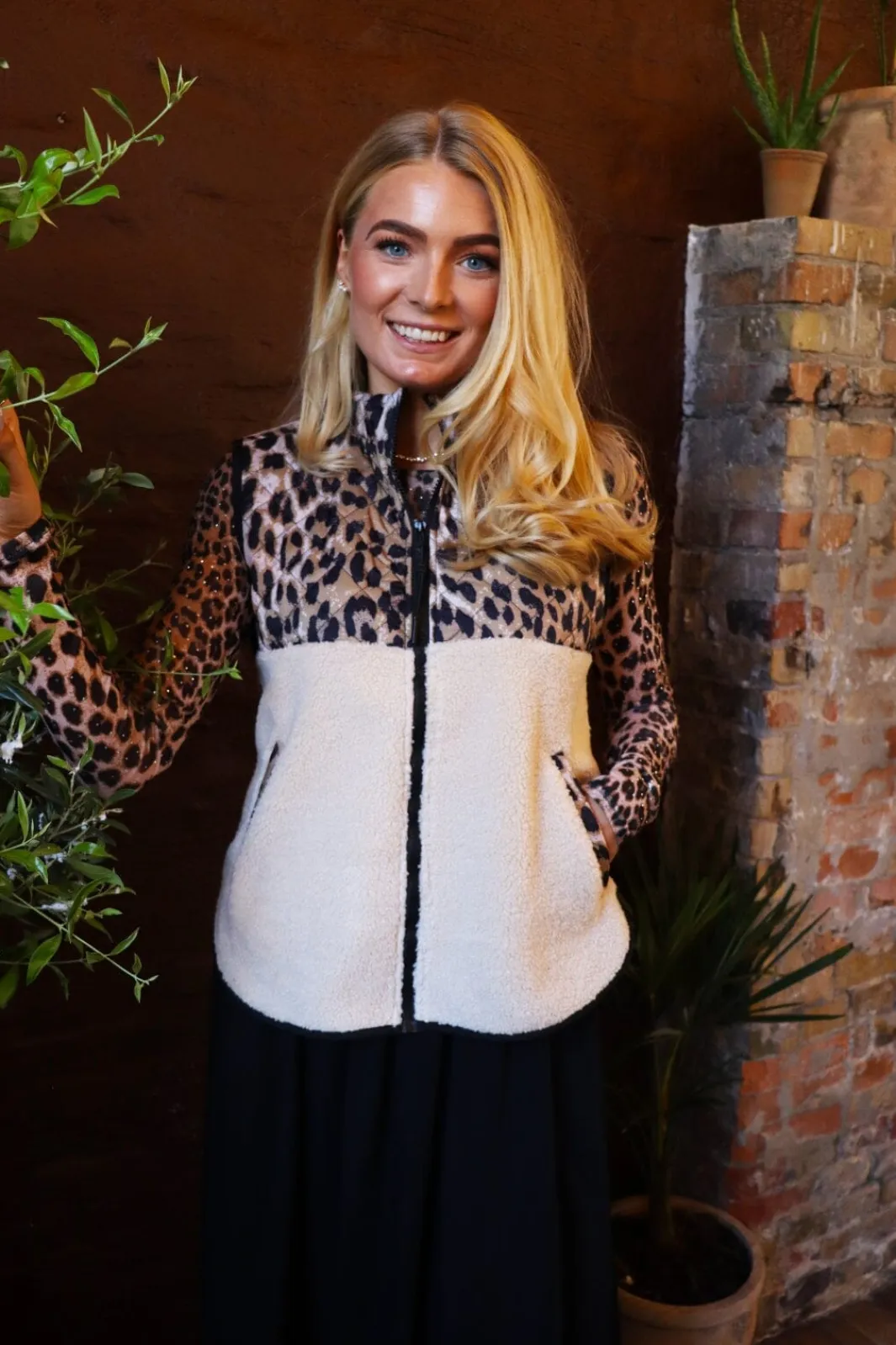 New Liberte Teddy-Leo-Vest 22173 Lux Leo Creme Black