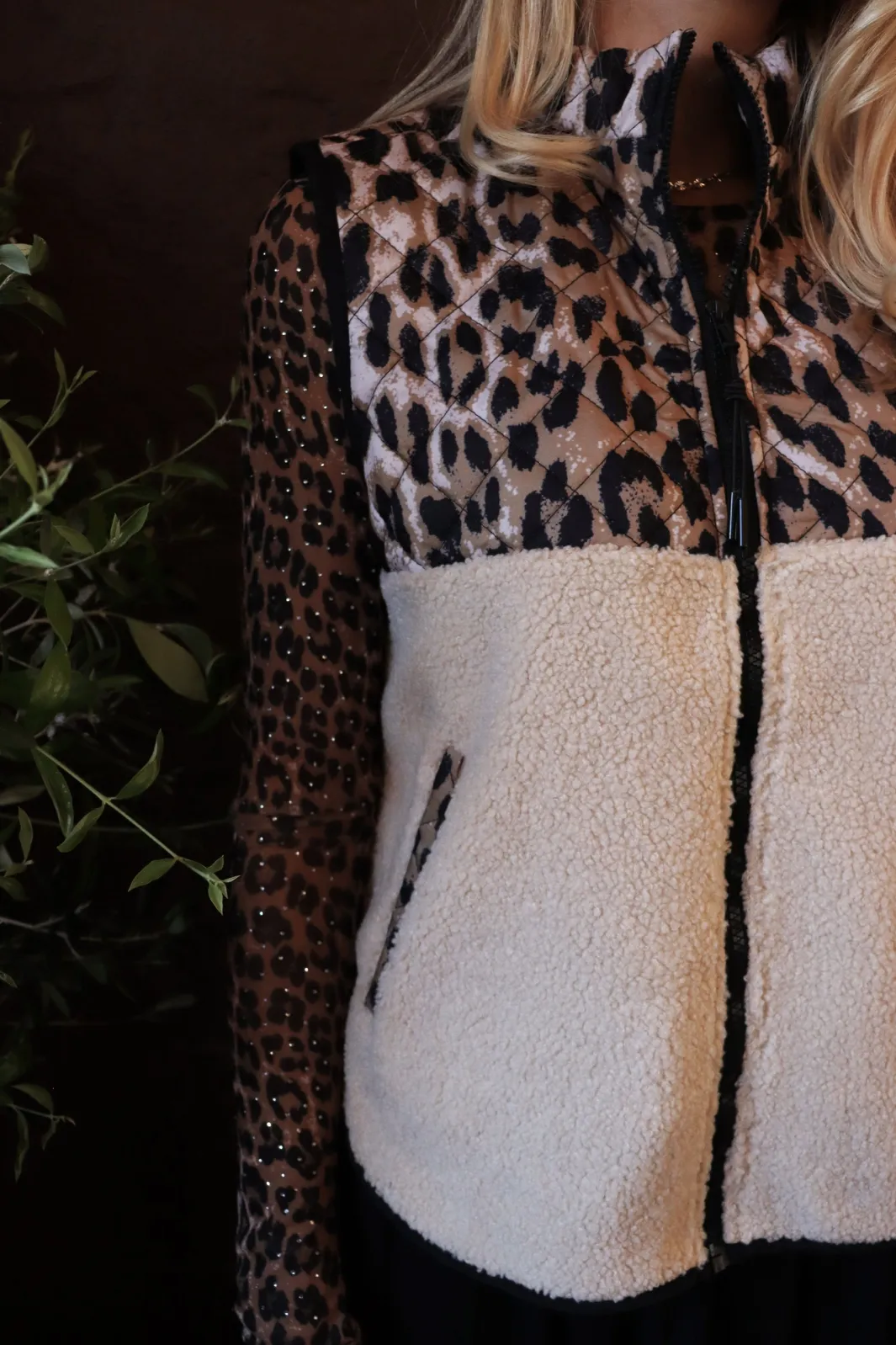 New Liberte Teddy-Leo-Vest 22173 Lux Leo Creme Black