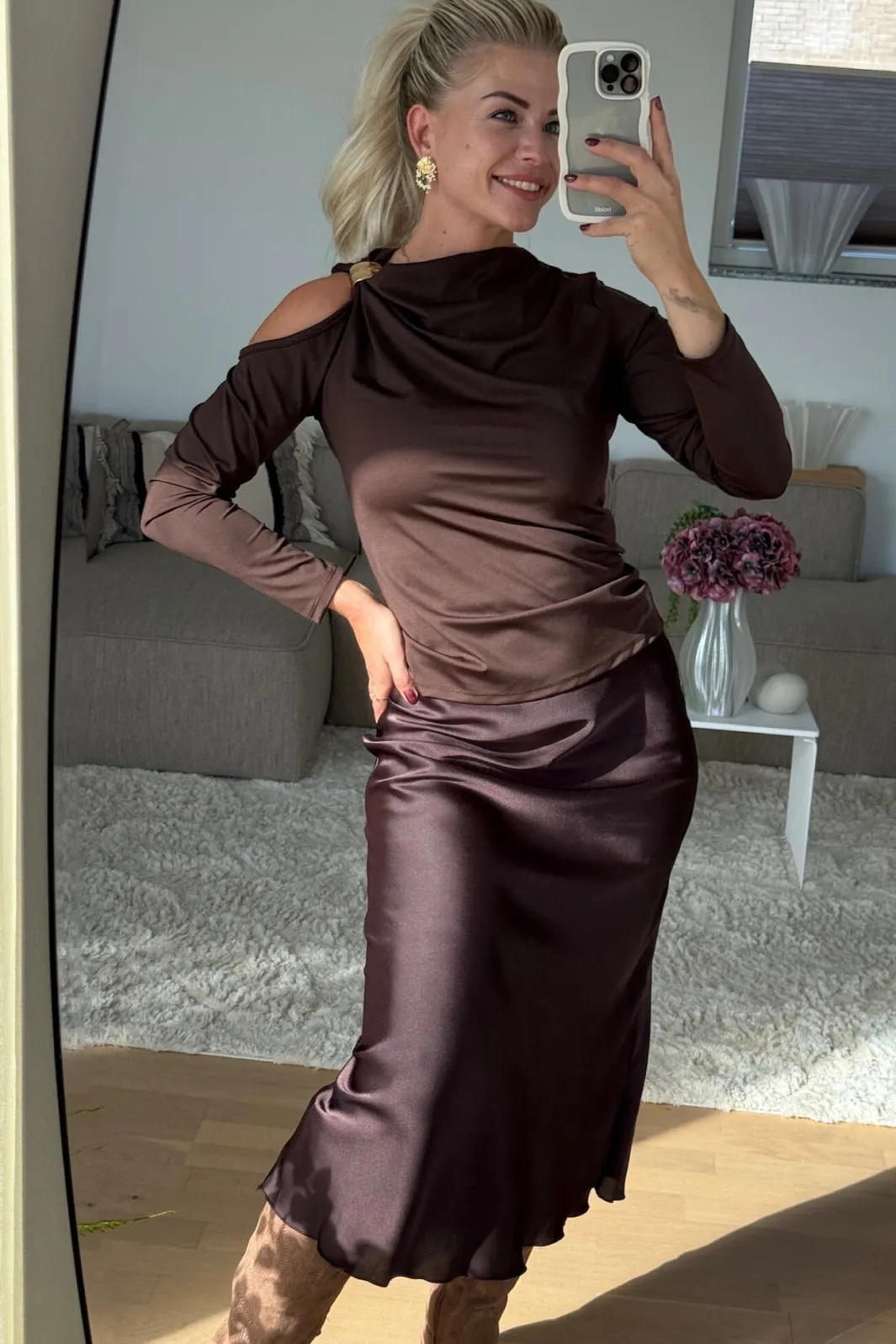 Online A-bee Tiffany Skirt Dark Maroon