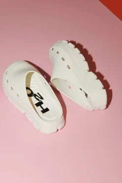 New H2O Trek Closed Sandal 1008 Cannoli Cream