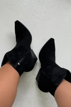 Hot Bloom Tulip Boots Black