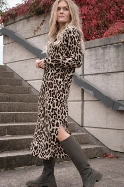 Clearance Neo Noir Vogue Big Leo Dress Eksklusiv hos Molly&My Leopard