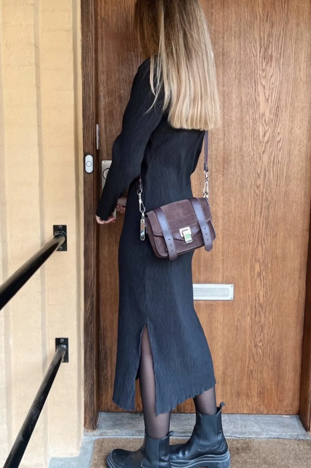 Online Neo Noir Vogue Dress Eksklusiv hos Molly&My Black